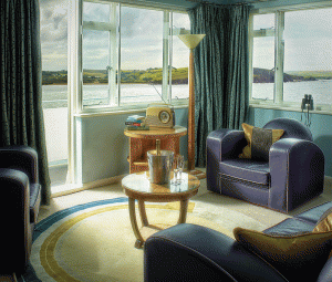 THE NOEL COWARD SUITE LOUNGE